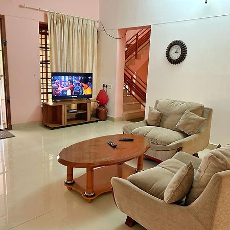 La Casa Trivandrum 4 Bhk Ac Luxury Villa At City Centre, Just 6 Kms To Airport & 5 Min Drive To Padmanabha Swamy Temple تريفِندرم المظهر الخارجي الصورة