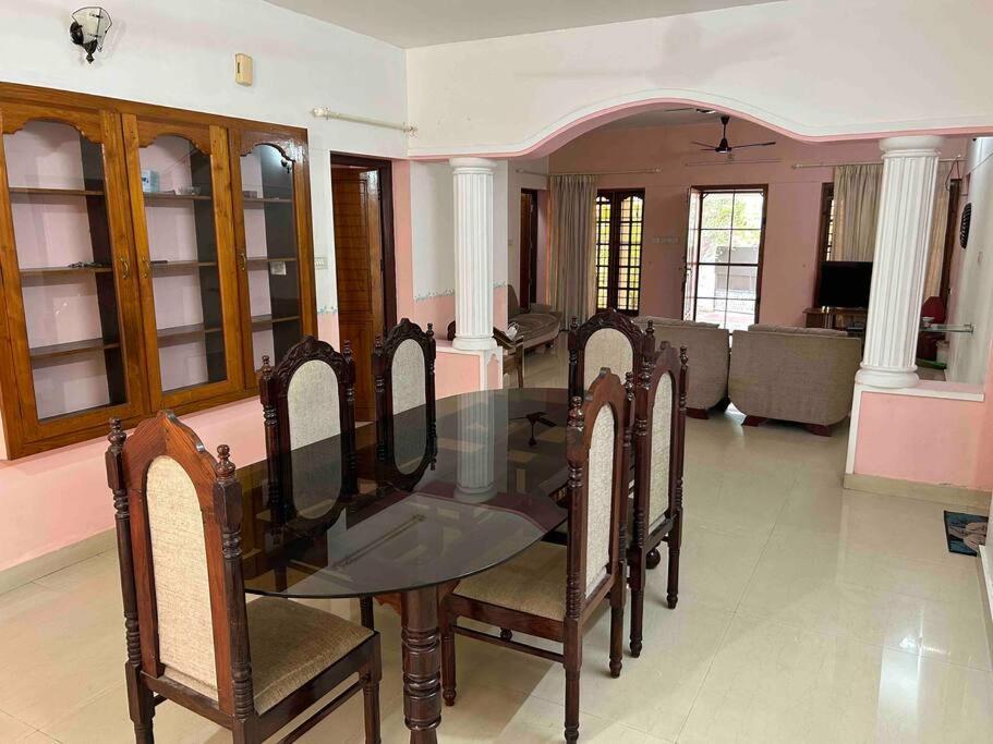 La Casa Trivandrum 4 Bhk Ac Luxury Villa At City Centre, Just 6 Kms To Airport & 5 Min Drive To Padmanabha Swamy Temple تريفِندرم المظهر الخارجي الصورة