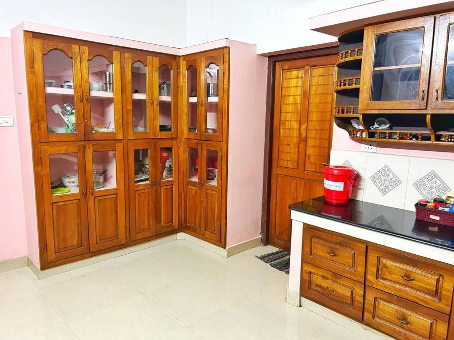 La Casa Trivandrum 4 Bhk Ac Luxury Villa At City Centre, Just 6 Kms To Airport & 5 Min Drive To Padmanabha Swamy Temple تريفِندرم المظهر الخارجي الصورة
