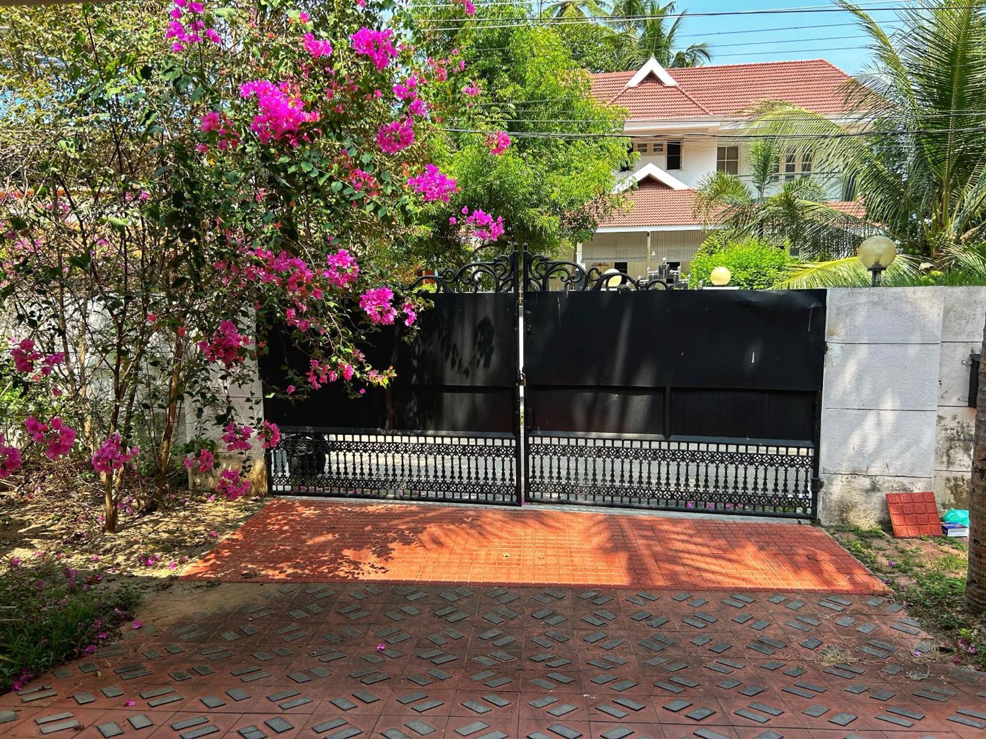 La Casa Trivandrum 4 Bhk Ac Luxury Villa At City Centre, Just 6 Kms To Airport & 5 Min Drive To Padmanabha Swamy Temple تريفِندرم المظهر الخارجي الصورة
