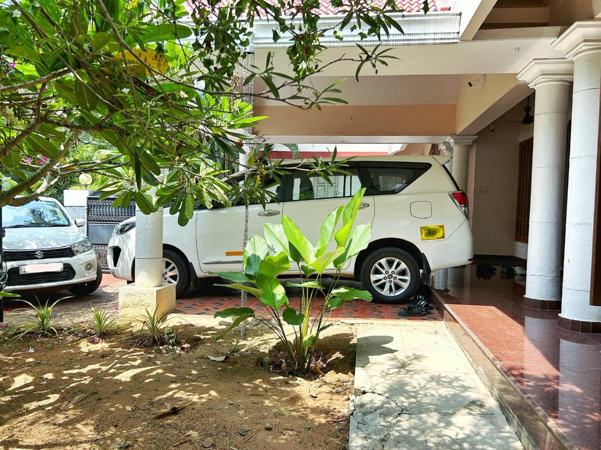 La Casa Trivandrum 4 Bhk Ac Luxury Villa At City Centre, Just 6 Kms To Airport & 5 Min Drive To Padmanabha Swamy Temple تريفِندرم المظهر الخارجي الصورة