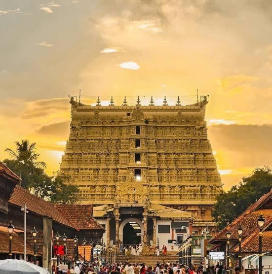 La Casa Trivandrum 4 Bhk Ac Luxury Villa At City Centre, Just 6 Kms To Airport & 5 Min Drive To Padmanabha Swamy Temple تريفِندرم المظهر الخارجي الصورة