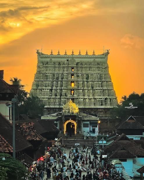 La Casa Trivandrum 4 Bhk Ac Luxury Villa At City Centre, Just 6 Kms To Airport & 5 Min Drive To Padmanabha Swamy Temple تريفِندرم المظهر الخارجي الصورة