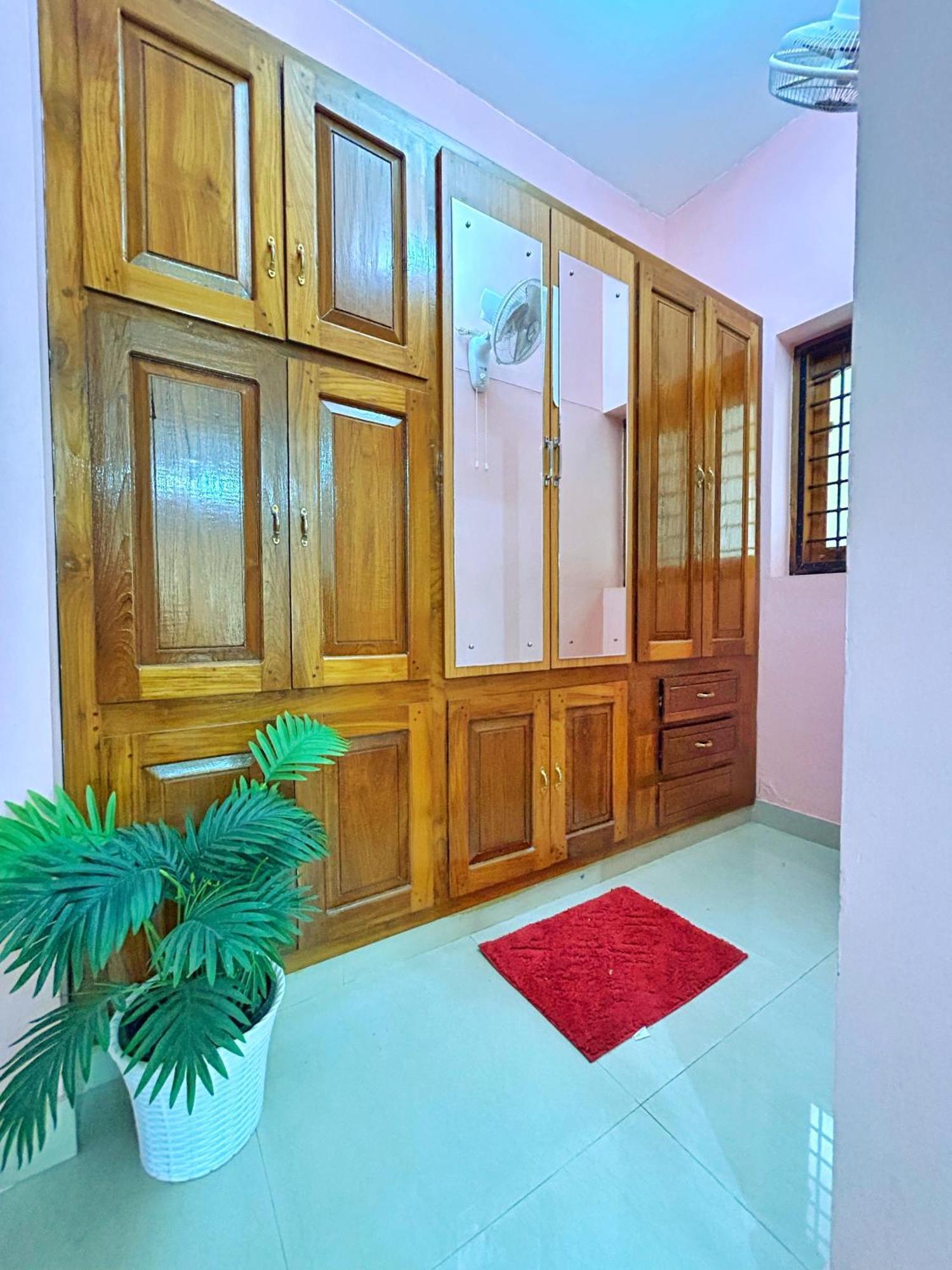 La Casa Trivandrum 4 Bhk Ac Luxury Villa At City Centre, Just 6 Kms To Airport & 5 Min Drive To Padmanabha Swamy Temple تريفِندرم المظهر الخارجي الصورة