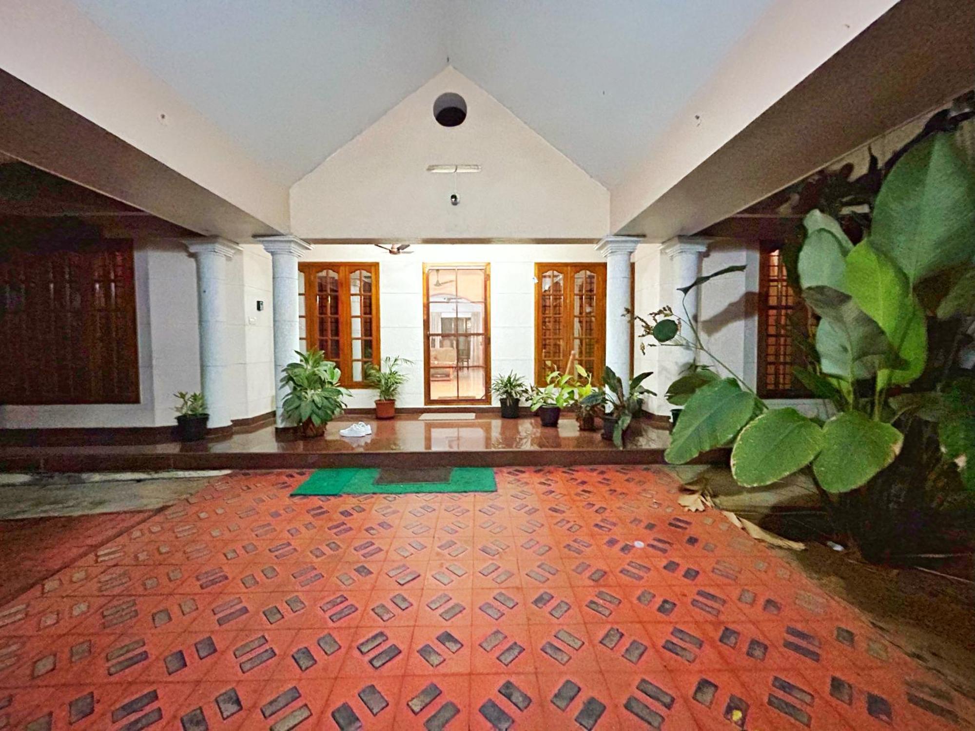 La Casa Trivandrum 4 Bhk Ac Luxury Villa At City Centre, Just 6 Kms To Airport & 5 Min Drive To Padmanabha Swamy Temple تريفِندرم المظهر الخارجي الصورة