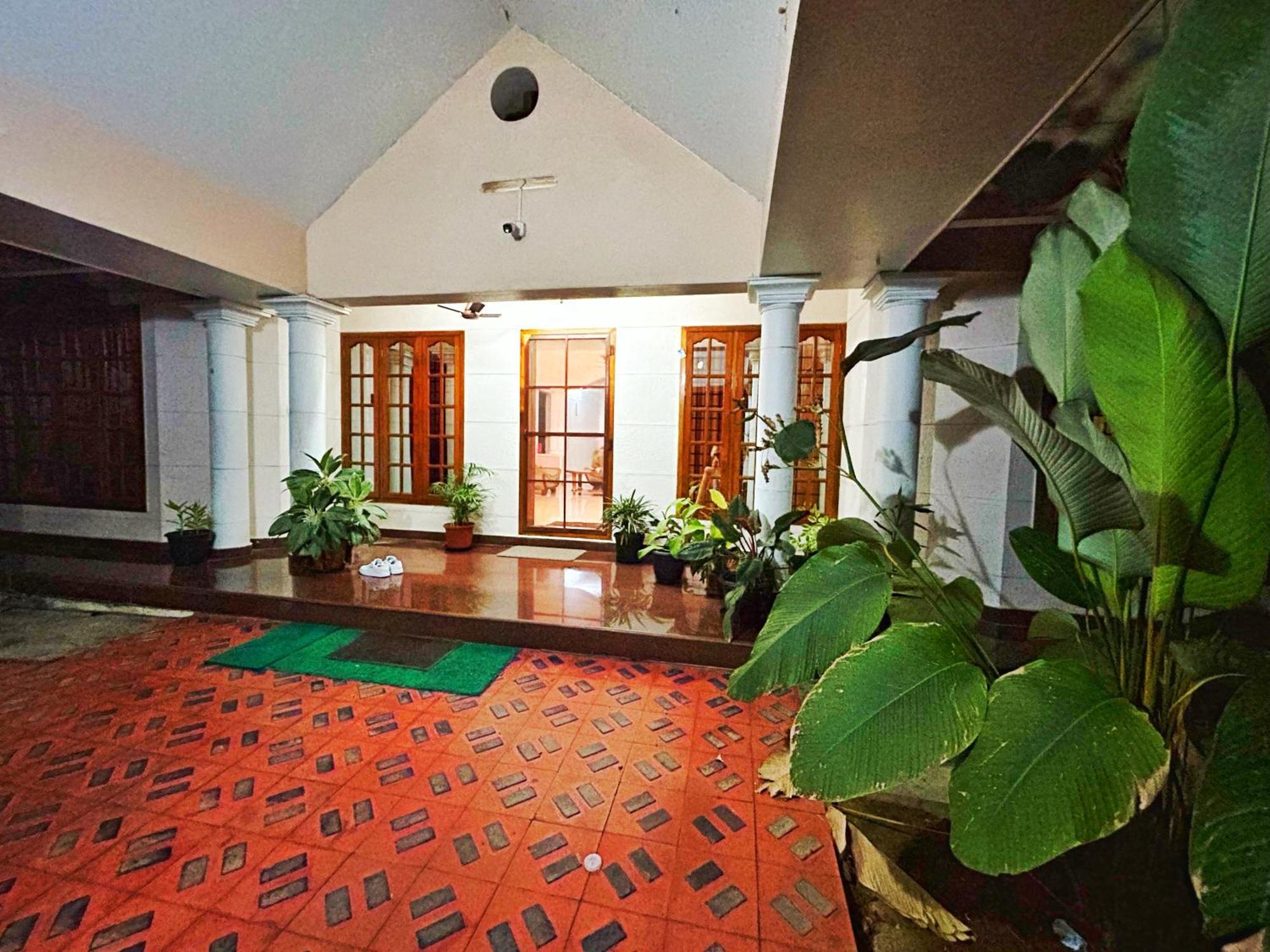 La Casa Trivandrum 4 Bhk Ac Luxury Villa At City Centre, Just 6 Kms To Airport & 5 Min Drive To Padmanabha Swamy Temple تريفِندرم المظهر الخارجي الصورة