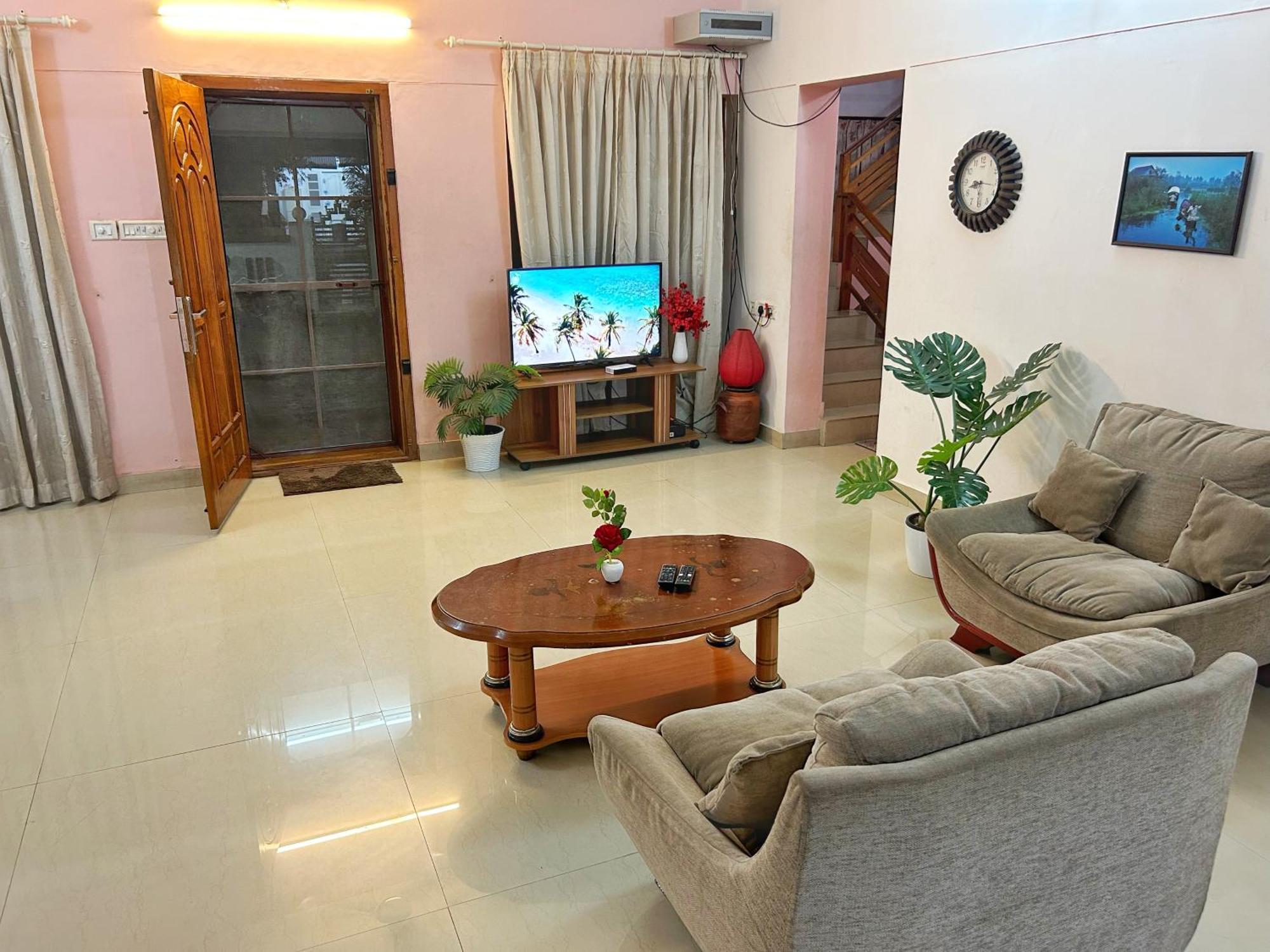 La Casa Trivandrum 4 Bhk Ac Luxury Villa At City Centre, Just 6 Kms To Airport & 5 Min Drive To Padmanabha Swamy Temple تريفِندرم المظهر الخارجي الصورة