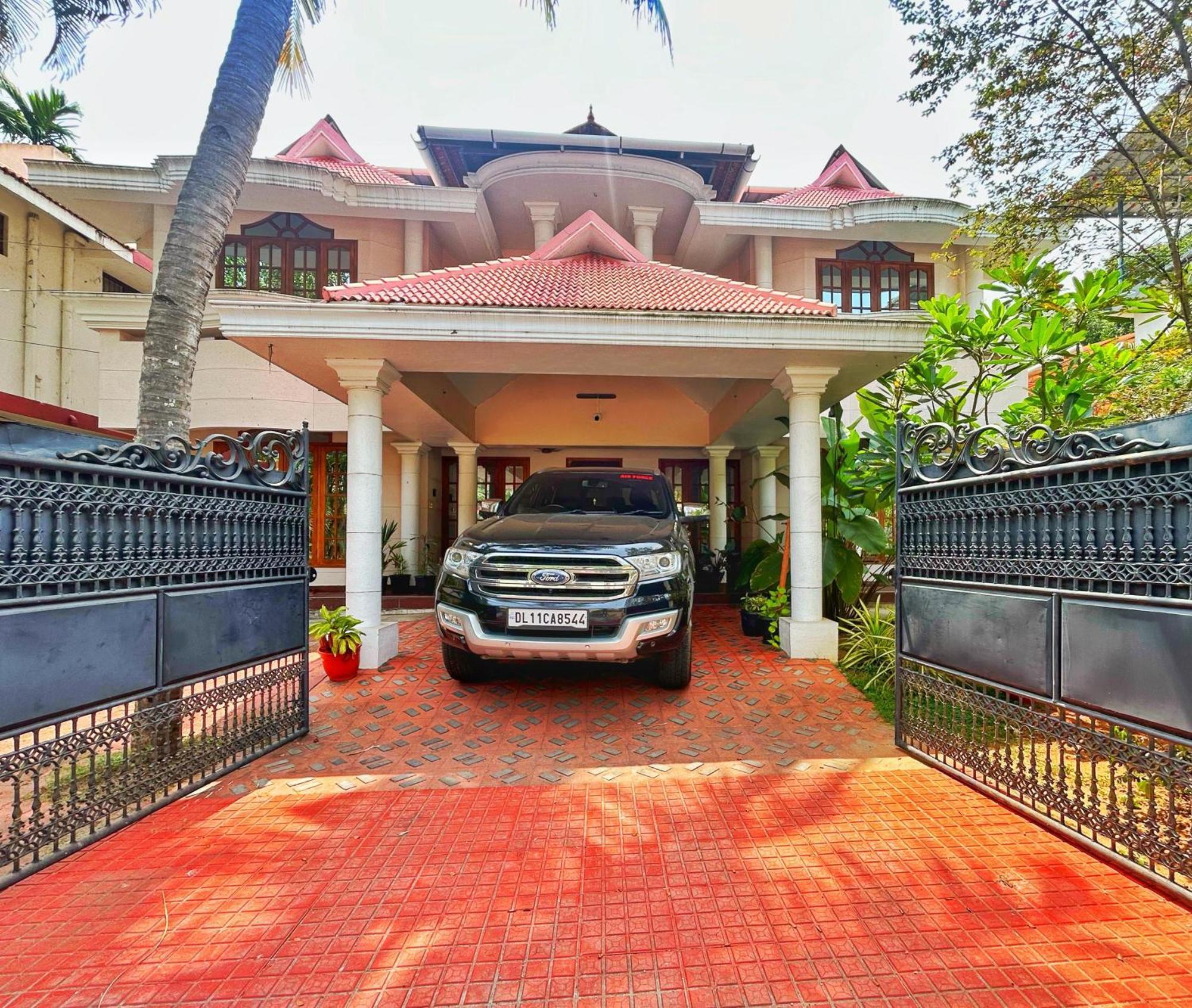 La Casa Trivandrum 4 Bhk Ac Luxury Villa At City Centre, Just 6 Kms To Airport & 5 Min Drive To Padmanabha Swamy Temple تريفِندرم المظهر الخارجي الصورة