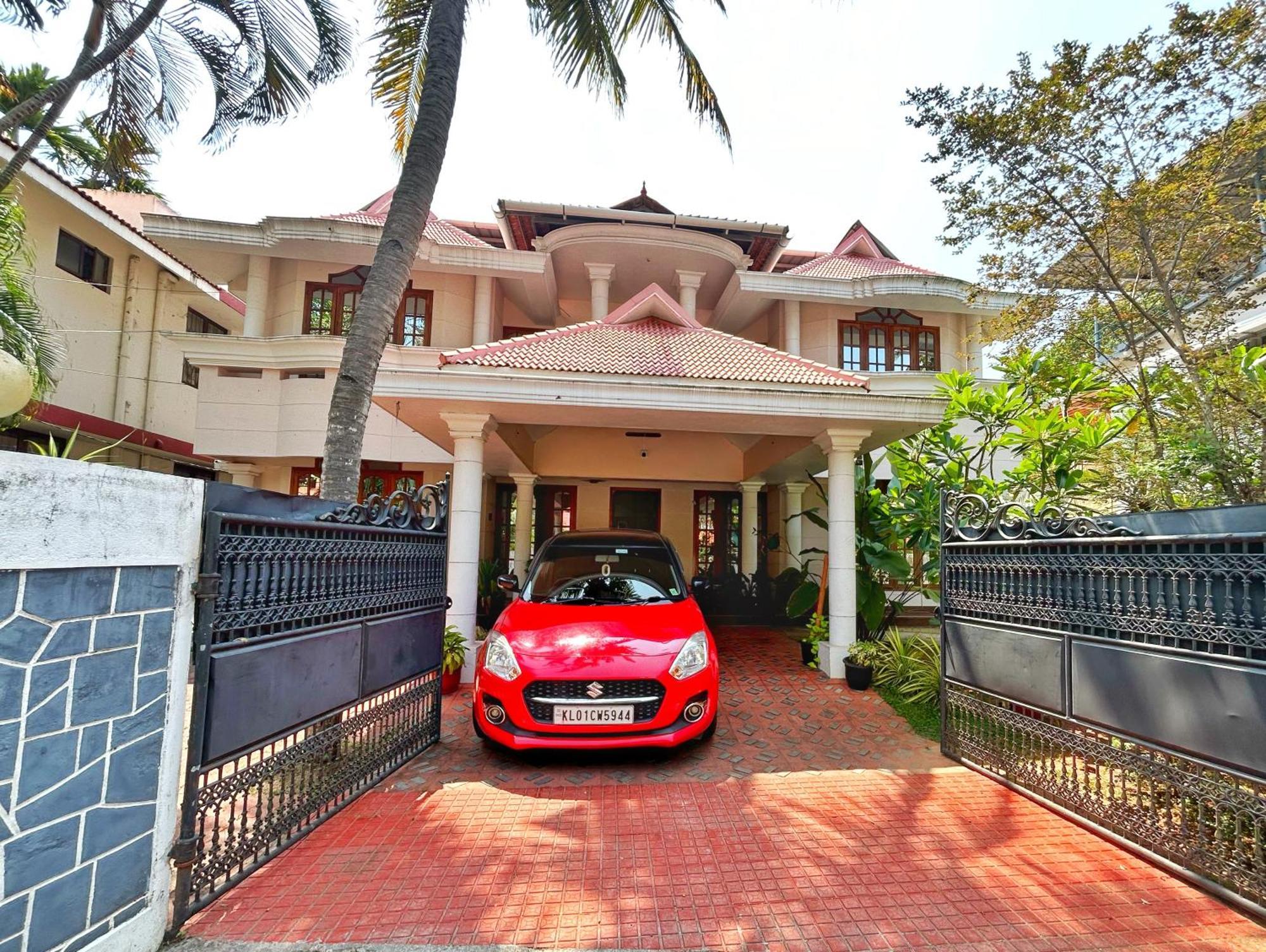 La Casa Trivandrum 4 Bhk Ac Luxury Villa At City Centre, Just 6 Kms To Airport & 5 Min Drive To Padmanabha Swamy Temple تريفِندرم المظهر الخارجي الصورة