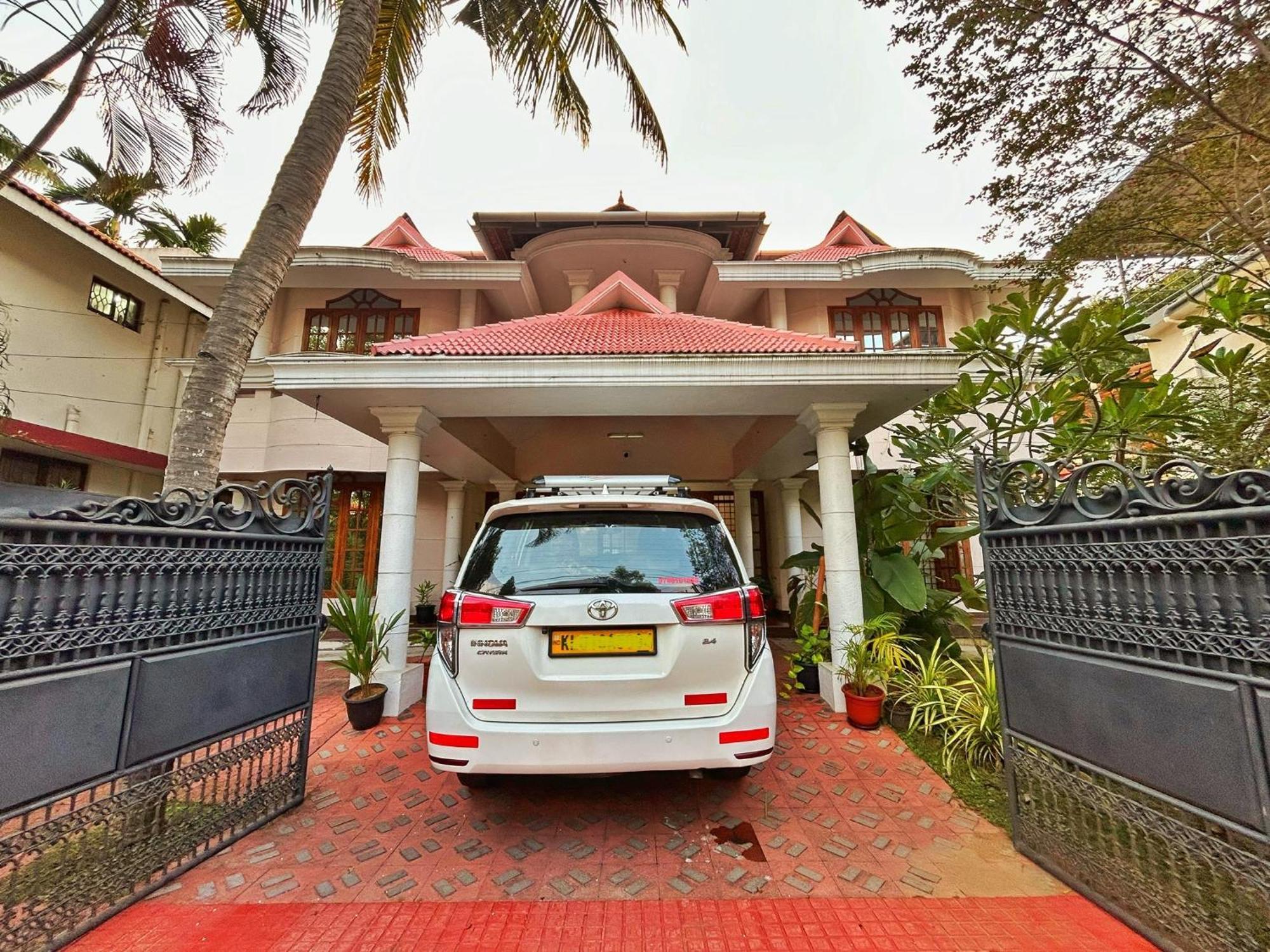 La Casa Trivandrum 4 Bhk Ac Luxury Villa At City Centre, Just 6 Kms To Airport & 5 Min Drive To Padmanabha Swamy Temple تريفِندرم المظهر الخارجي الصورة